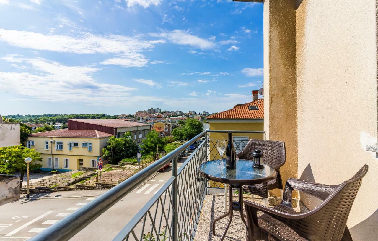 Pula Apartment Exteriör bild